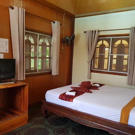 Noble Night Guesthouse Kanchanaburi City Exteriör bild