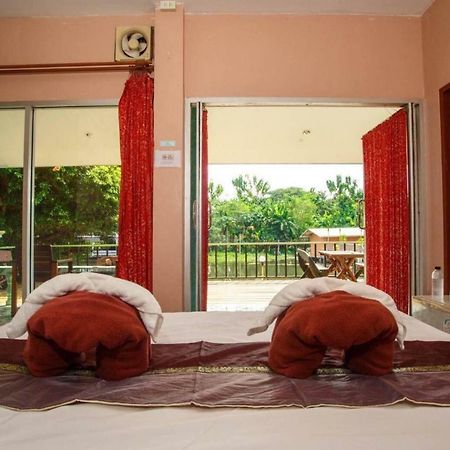 Noble Night Guesthouse Kanchanaburi City Exteriör bild