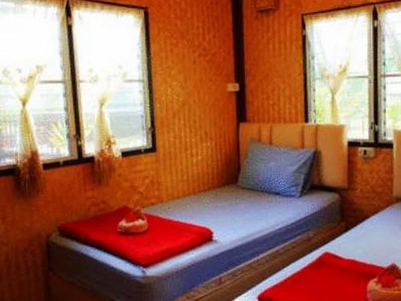 Noble Night Guesthouse Kanchanaburi City Exteriör bild
