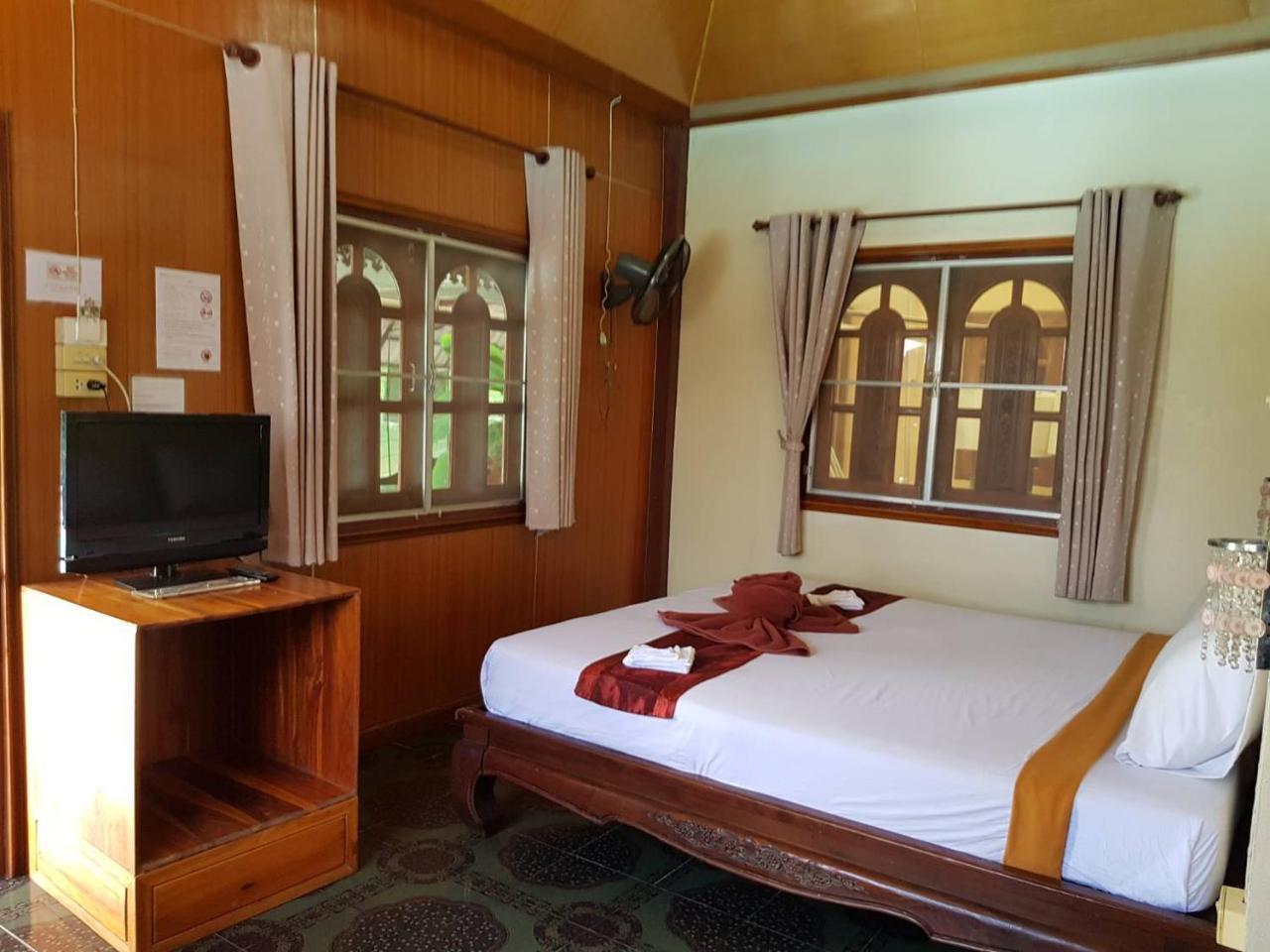 Noble Night Guesthouse Kanchanaburi City Exteriör bild