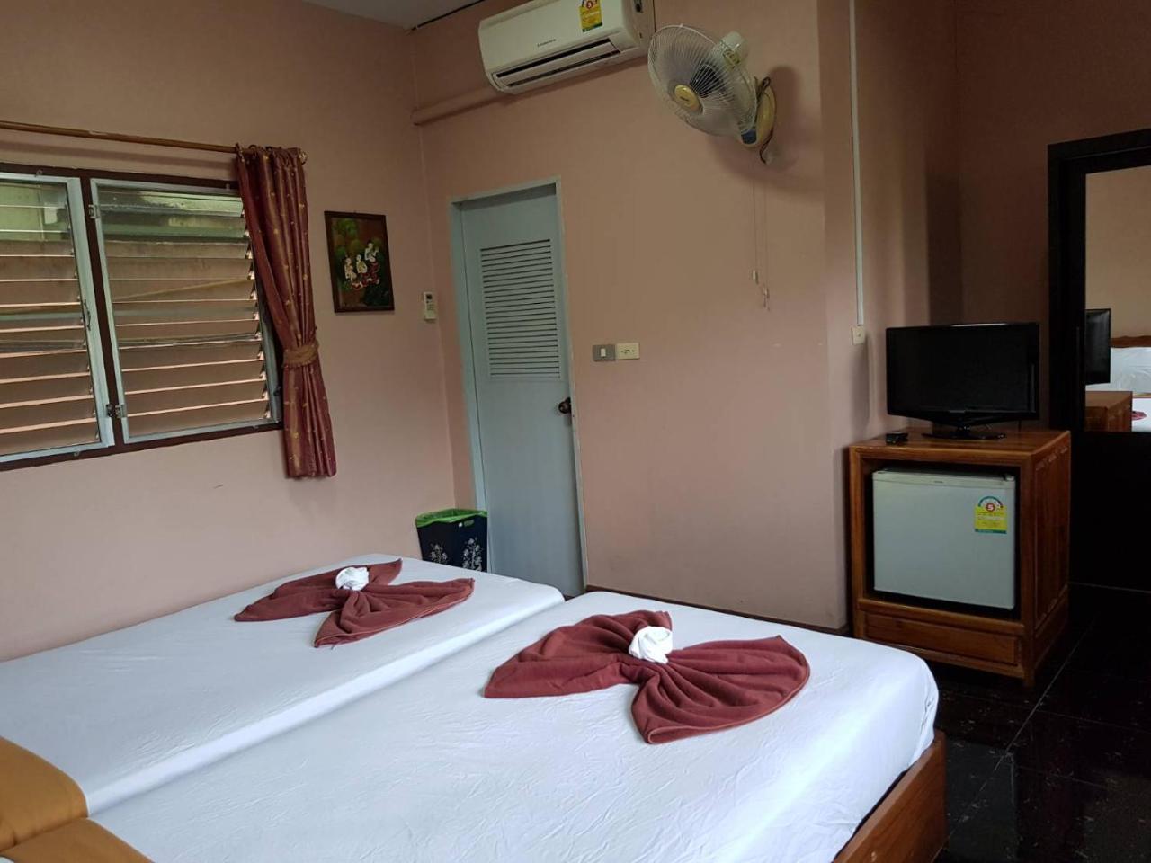 Noble Night Guesthouse Kanchanaburi City Exteriör bild