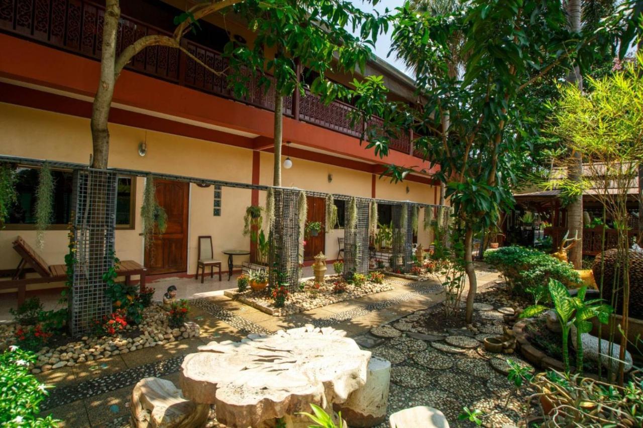 Noble Night Guesthouse Kanchanaburi City Exteriör bild