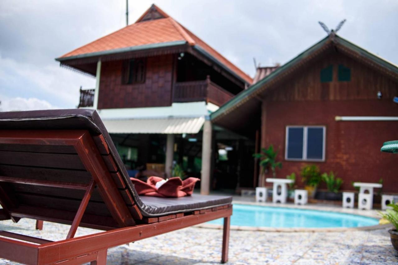 Noble Night Guesthouse Kanchanaburi City Exteriör bild