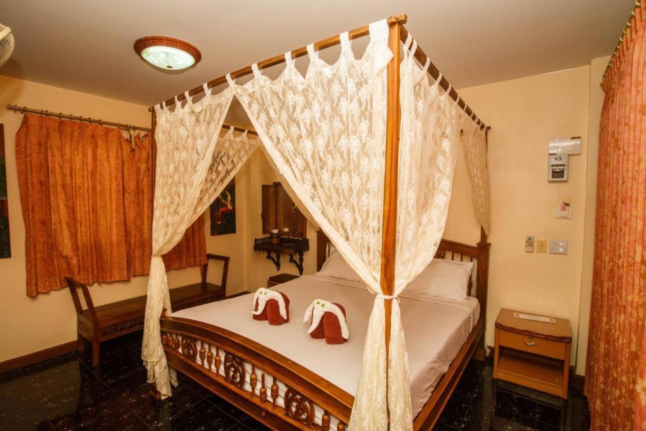 Noble Night Guesthouse Kanchanaburi City Exteriör bild