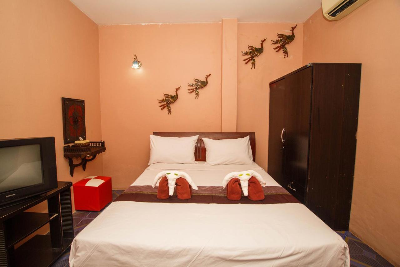Noble Night Guesthouse Kanchanaburi City Exteriör bild