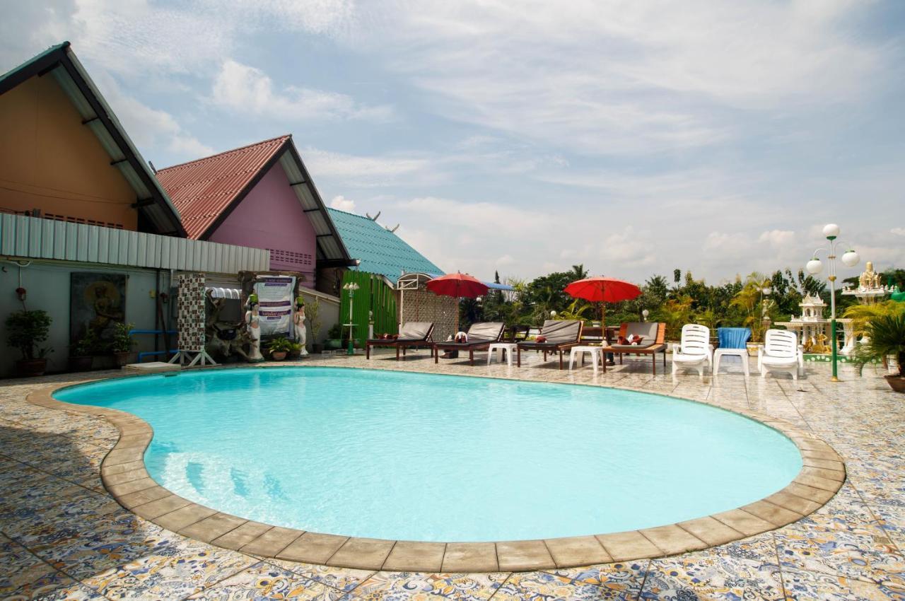 Noble Night Guesthouse Kanchanaburi City Exteriör bild