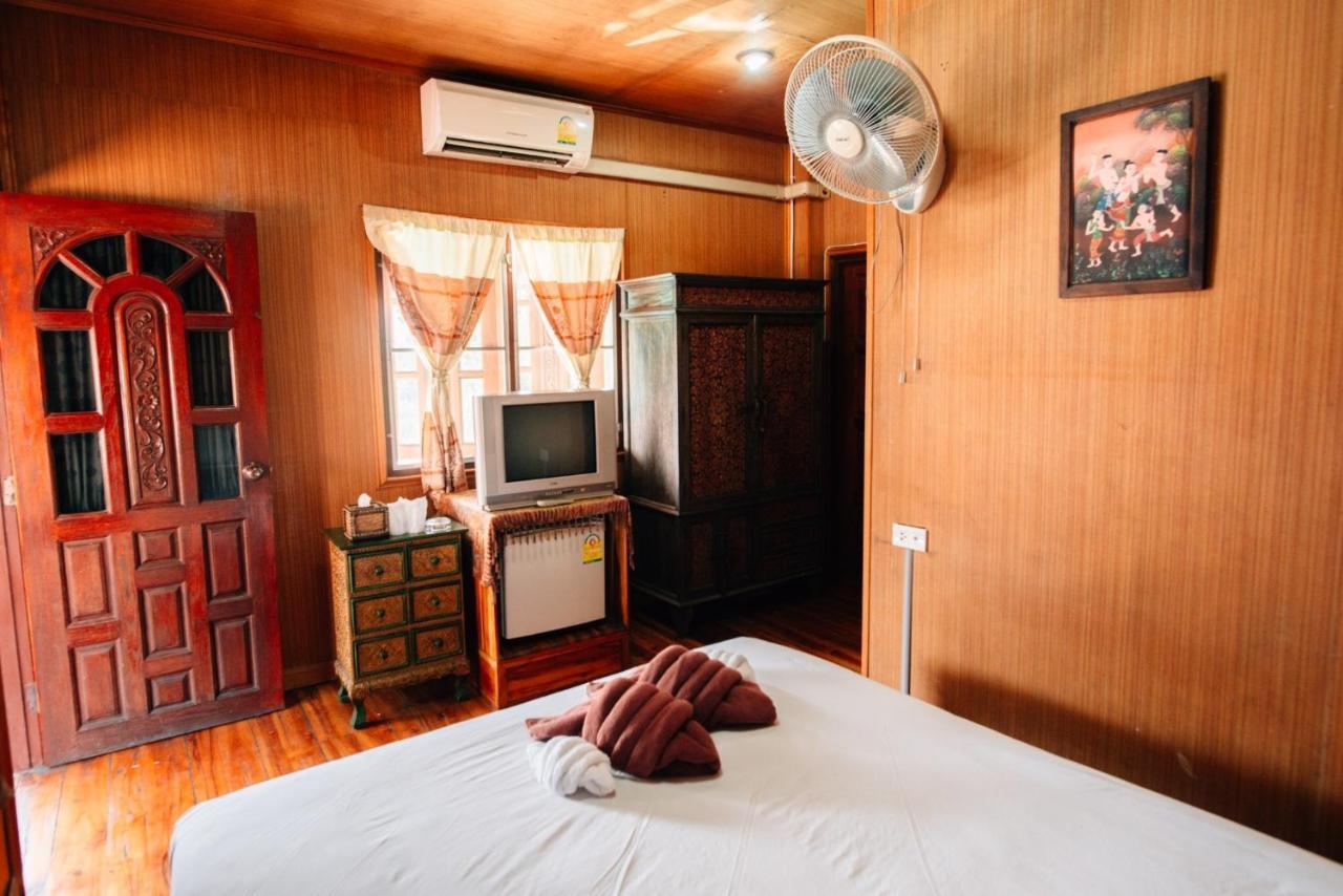 Noble Night Guesthouse Kanchanaburi City Exteriör bild