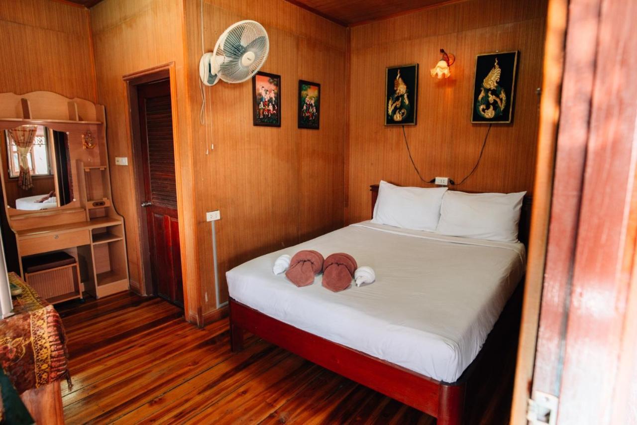 Noble Night Guesthouse Kanchanaburi City Exteriör bild