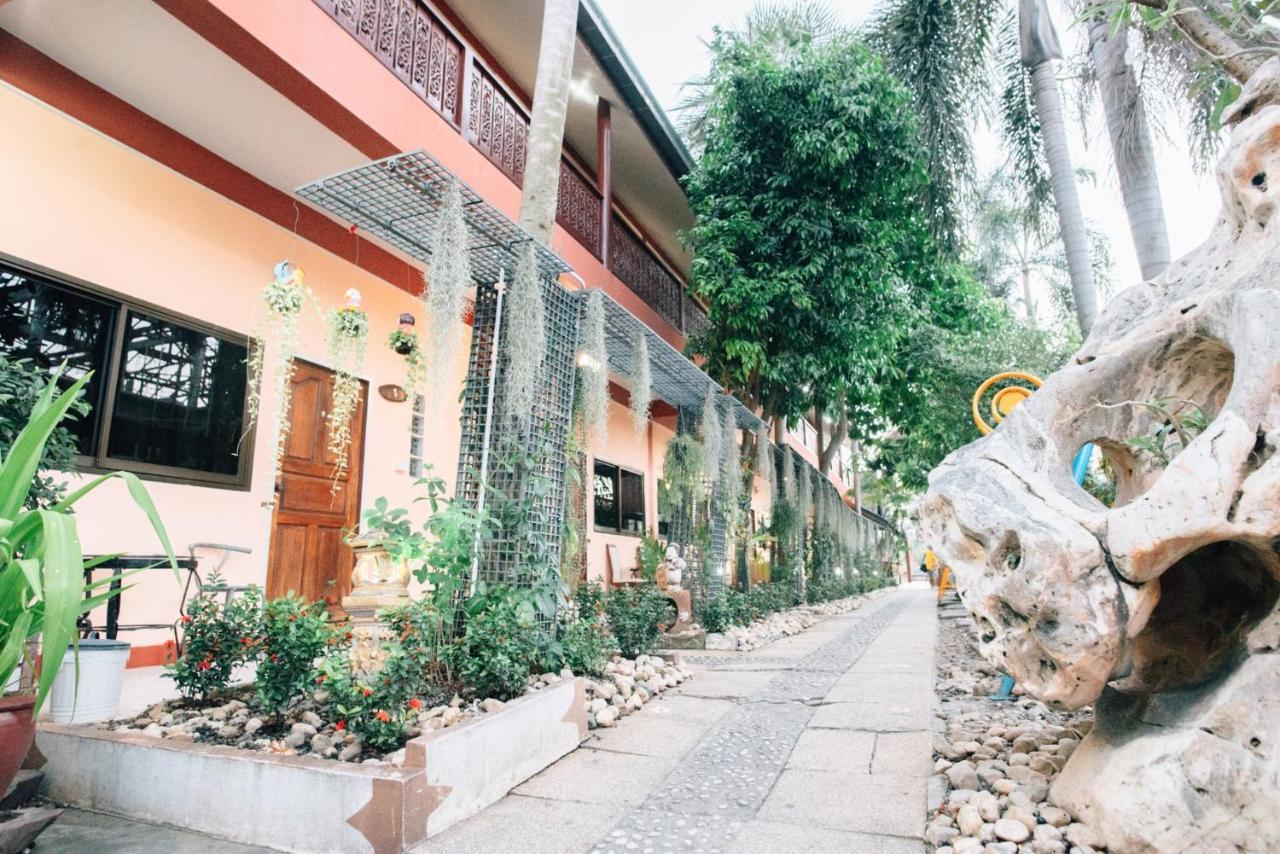 Noble Night Guesthouse Kanchanaburi City Exteriör bild